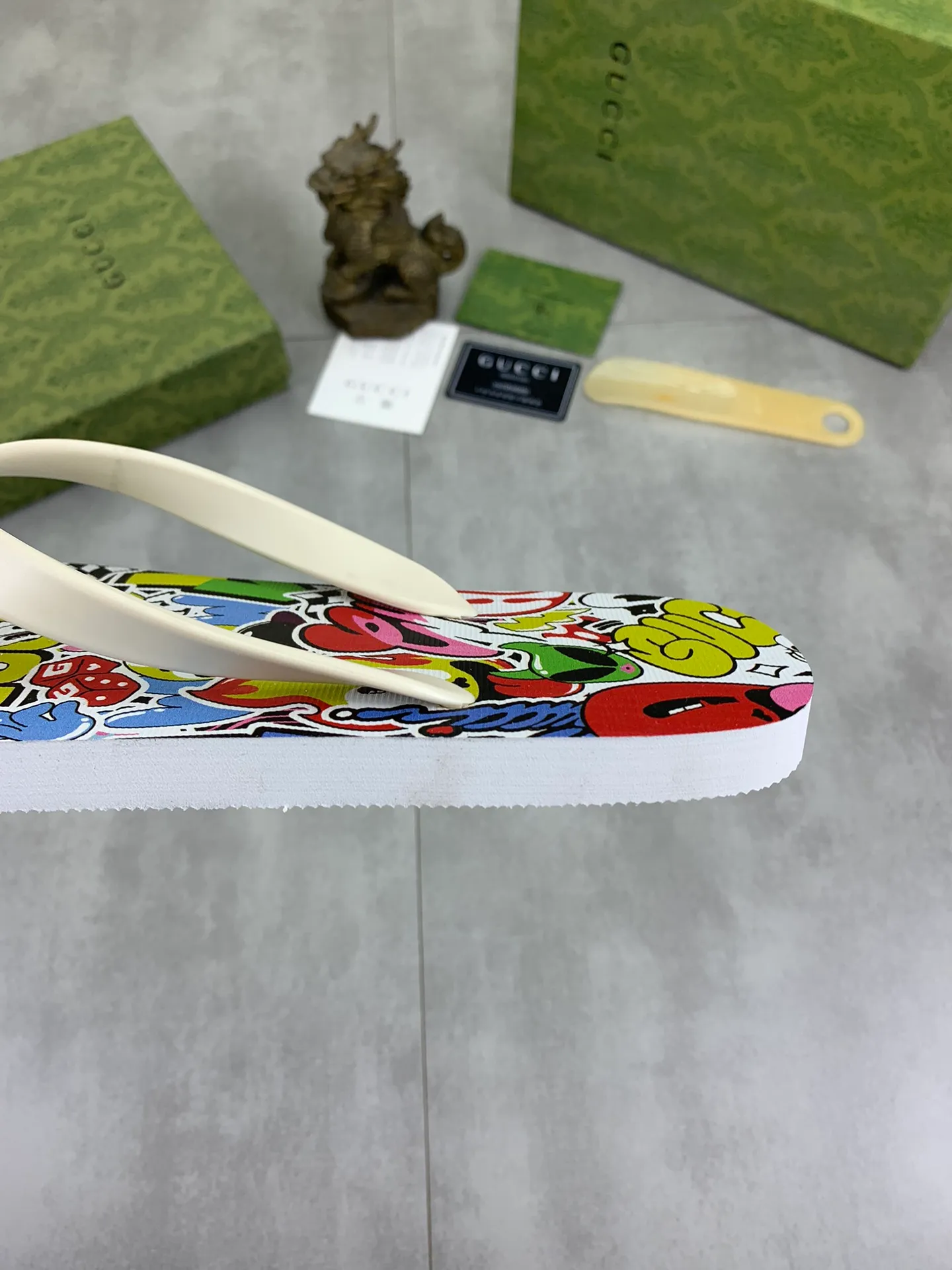 Men's men's shoes 💰P220💰【New style】🆘【GUCCI】Official website's popular Gucci adult couple 🧑‍🤝‍🧑 style, children's flip-flops are on sale at the counter simultaneously! Original fabric imported from Italy. Original bottom provided by the original factory. Size: Adult 36-45. Children’s size: 30-37. Multiple colors available.